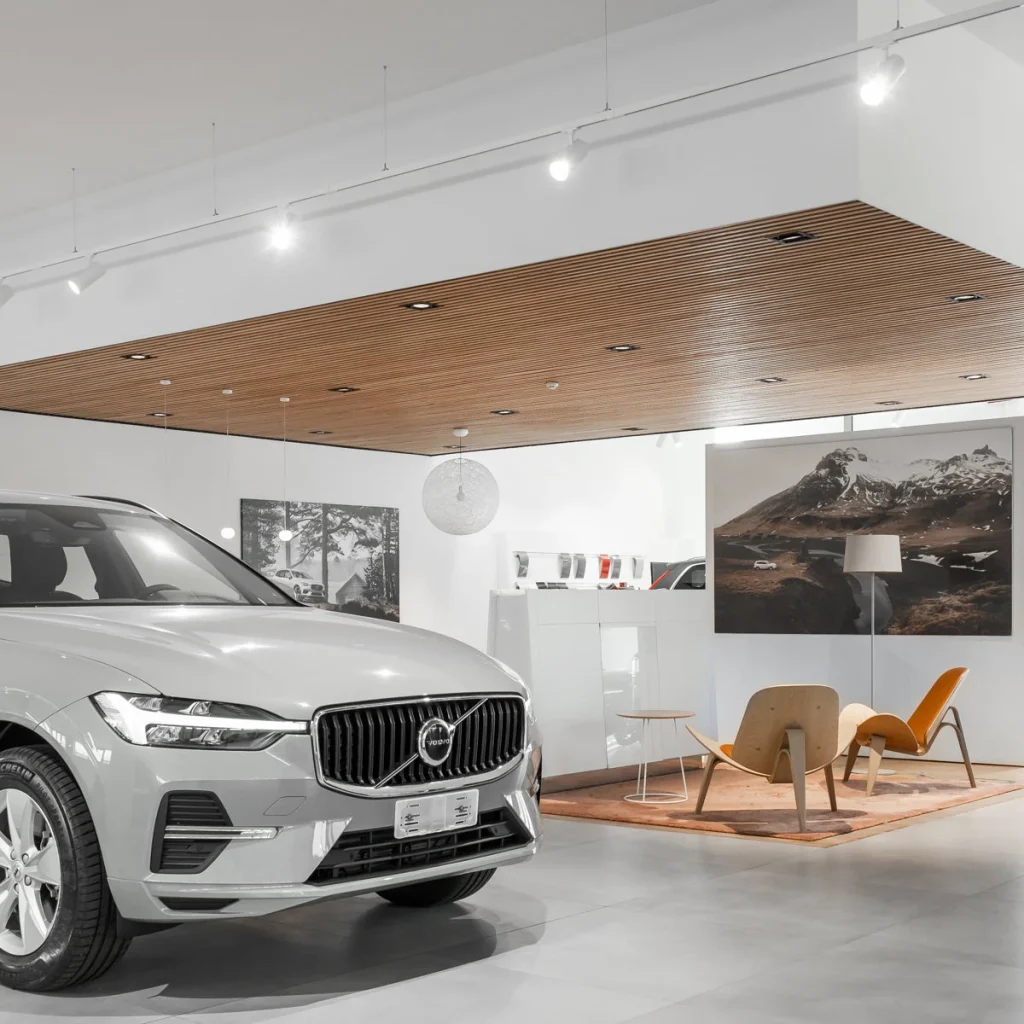 Showroom Volvo Nuova 4m fotografato da Amius Studio per concessionaria auto Prato