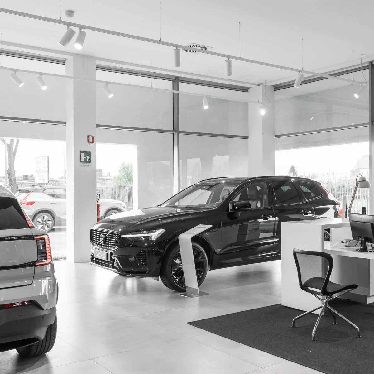 Showroom Volvo Nuova 4M a Prato, foto Amius Studio