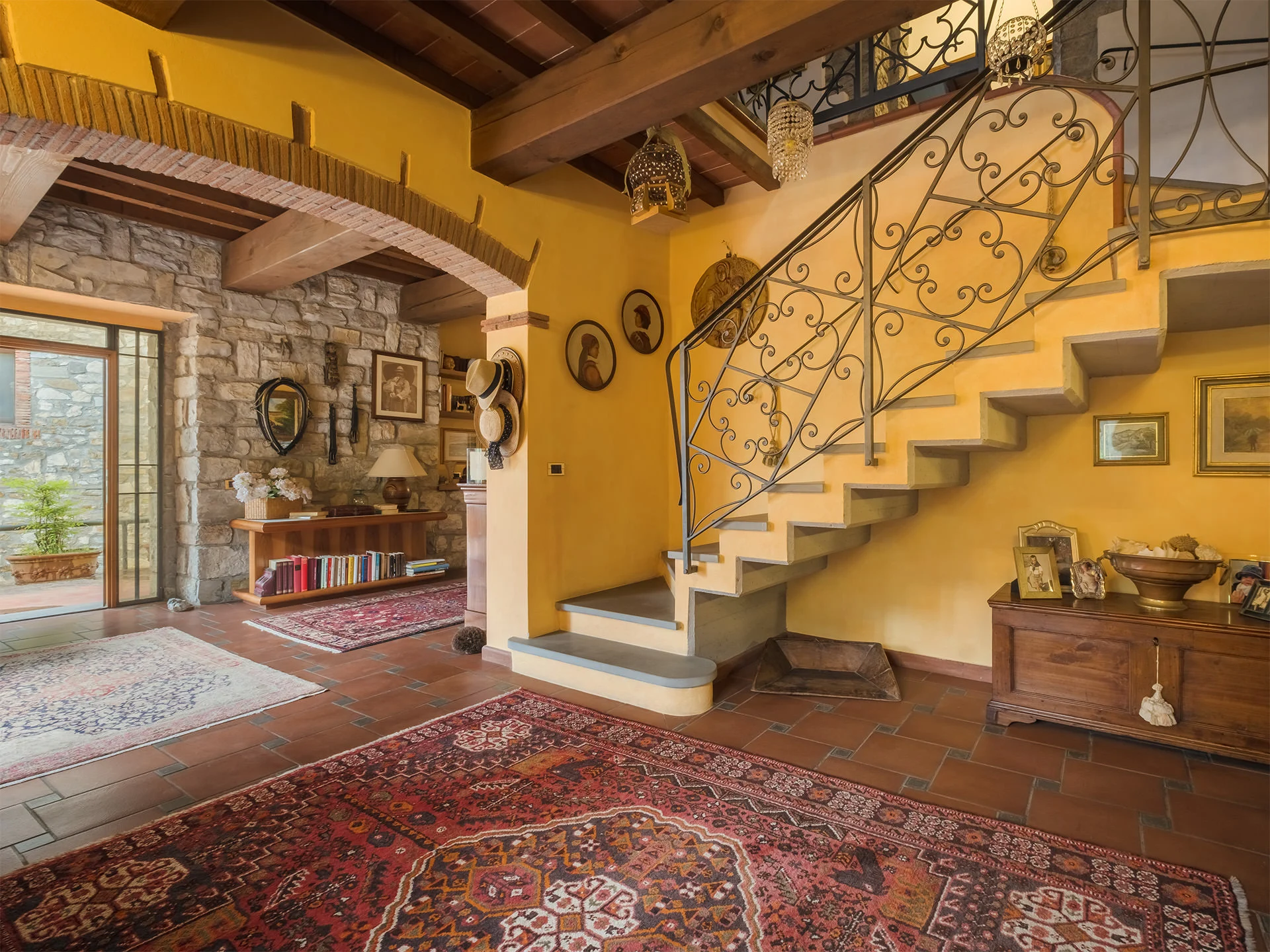 Rustico in pietra a Vernio, foto Amius Studio