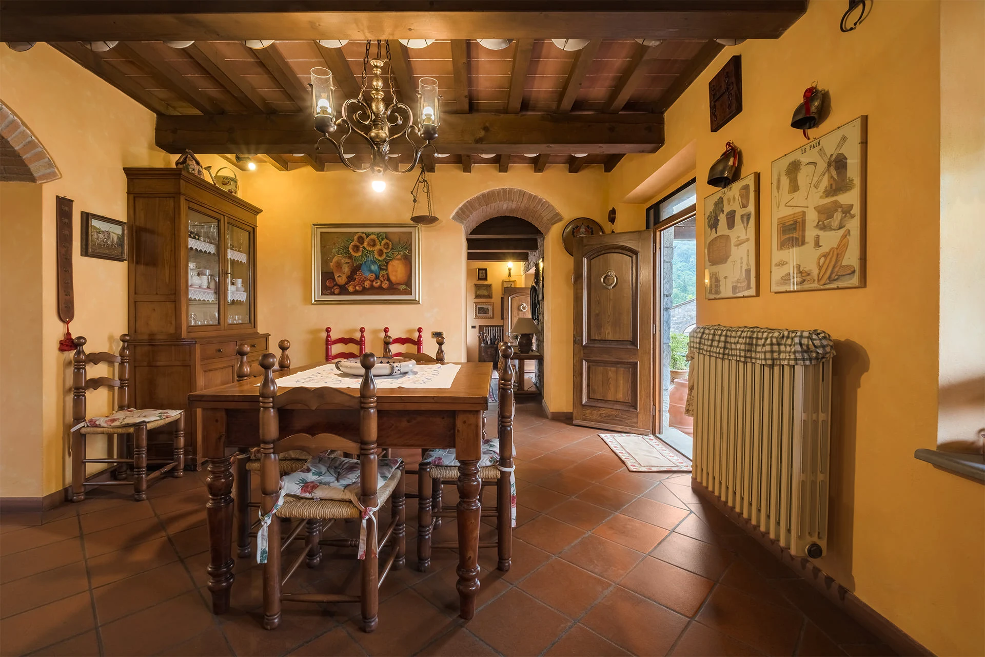 Rustico in pietra a Vernio, foto Amius Studio