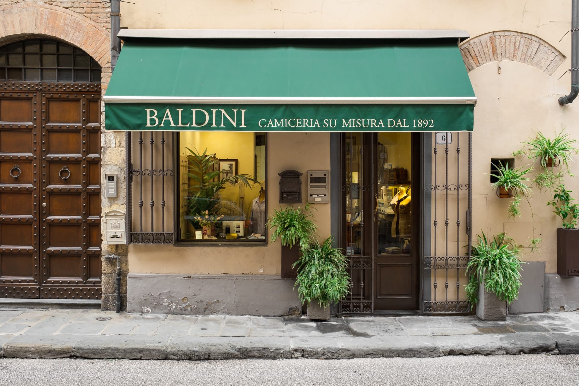 Fotografia di interni per un negozio storico: Camiceria Baldini a Prato 1 Camiceria Baldini a Prato, foto Amius Studio