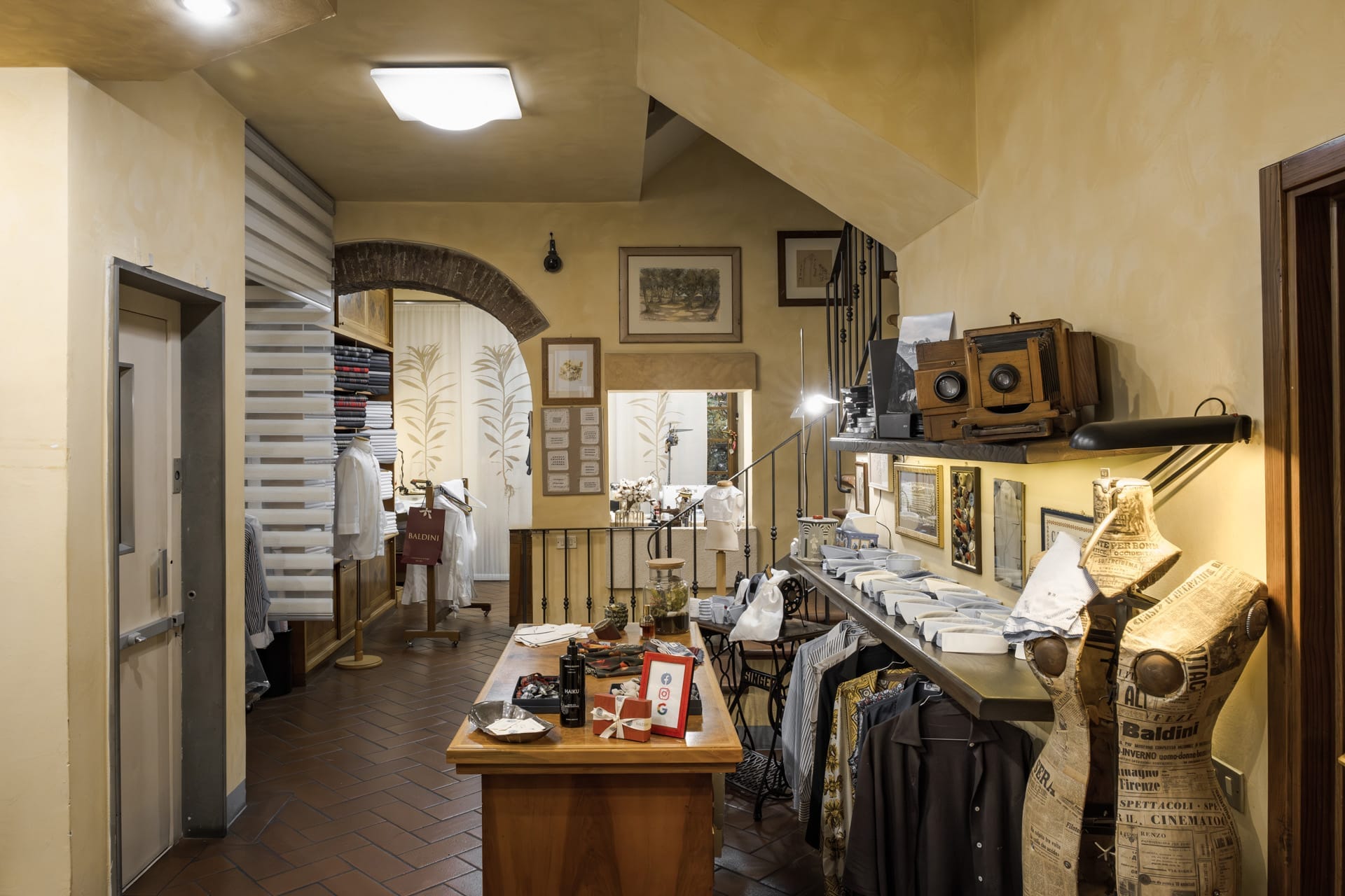 Fotografia di interni per un negozio storico: Camiceria Baldini a Prato 7 Camiceria Baldini a Prato, foto Amius Studio
