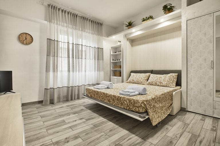 Monolocale Airbnb a Prato, foto Amius Studio