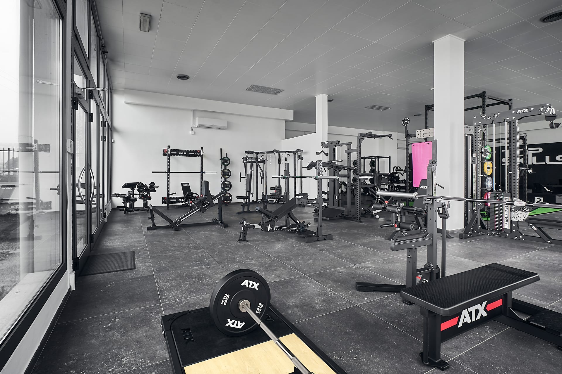 Showroom di attrezzatura sportiva Top Skills a Prato, foto Amius Studio