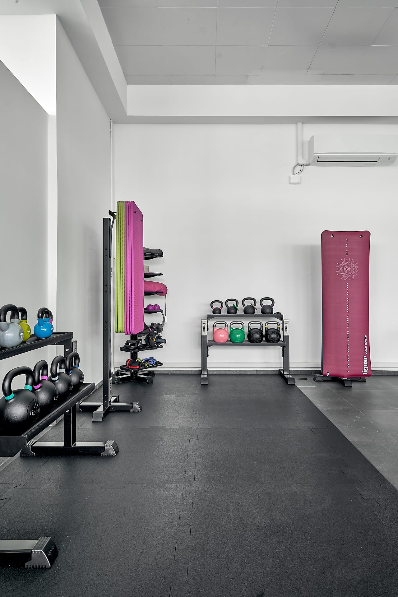 Showroom di attrezzatura sportiva Top Skills a Prato, foto Amius Studio