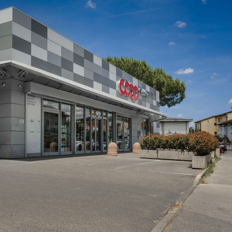 Supermercato Coop a Prato, foto Amius Studio