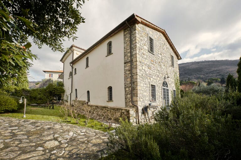 Casa rurale ristrutturata a Vaiano, foto Amius Studio