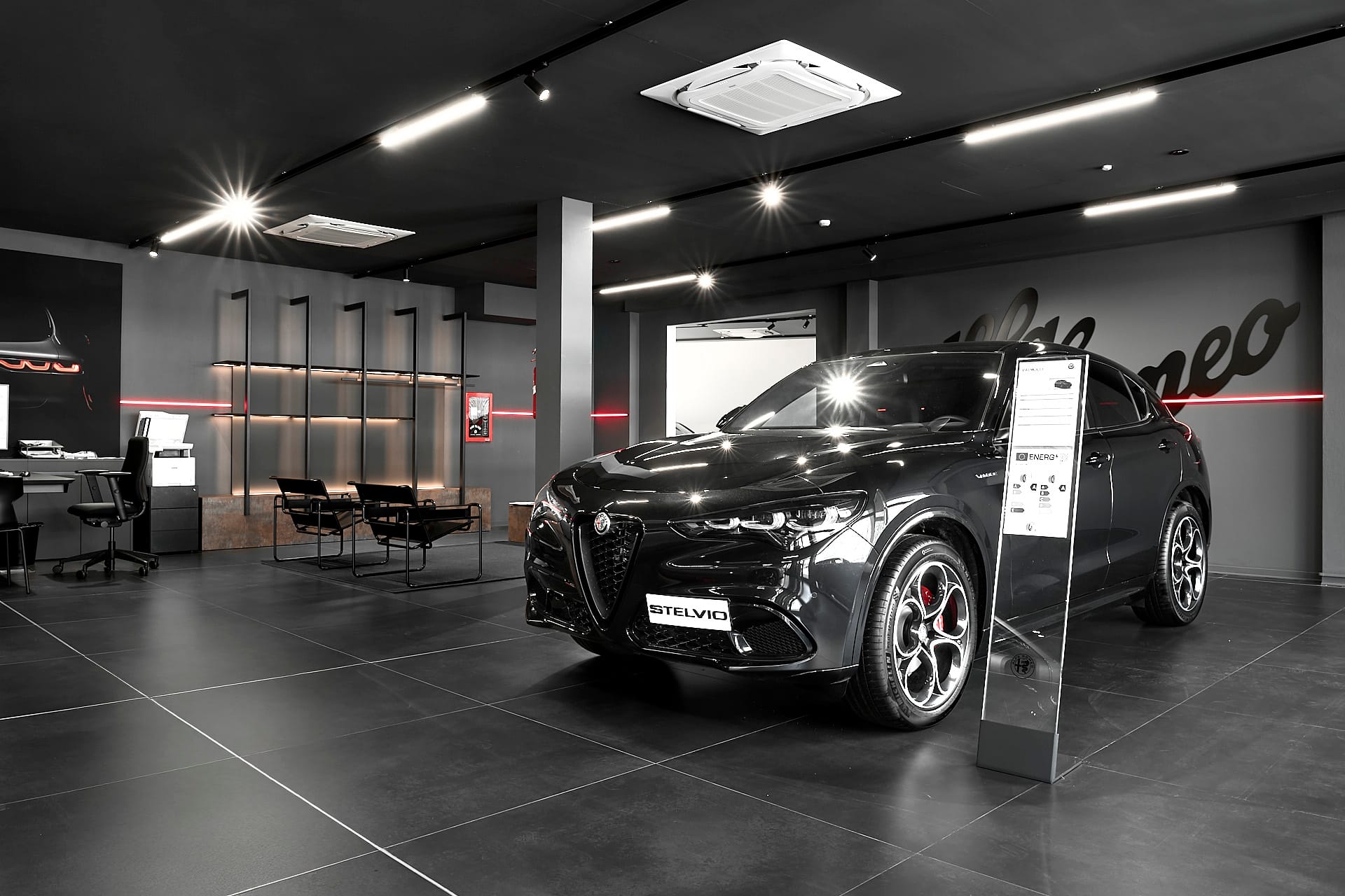Showroom Alfa Romeo a Prato: fotografie di interni per Palmucci 3 Showroom Alfa Romeo Palmucci a Prato, foto Amius Studio