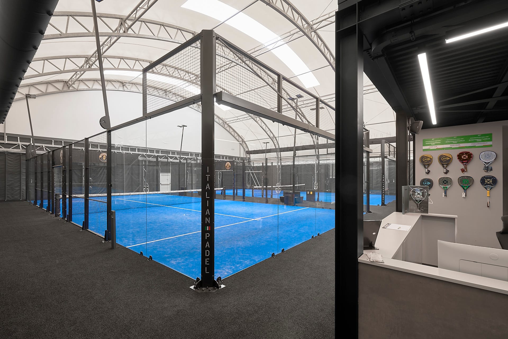 Fotografia di interni: i campi coperti del Padel Club Montale 1 Campi coperti del Padel Club Montale, foto Amius Studio