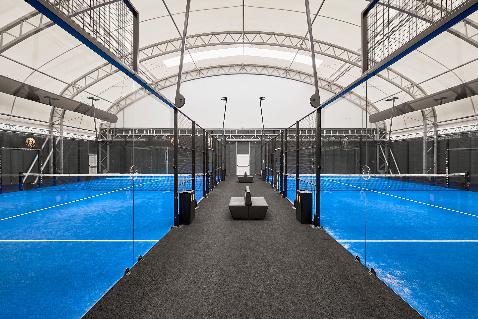 Fotografia di interni: i campi coperti del Padel Club Montale 3 Campi coperti del Padel Club Montale, foto Amius Studio