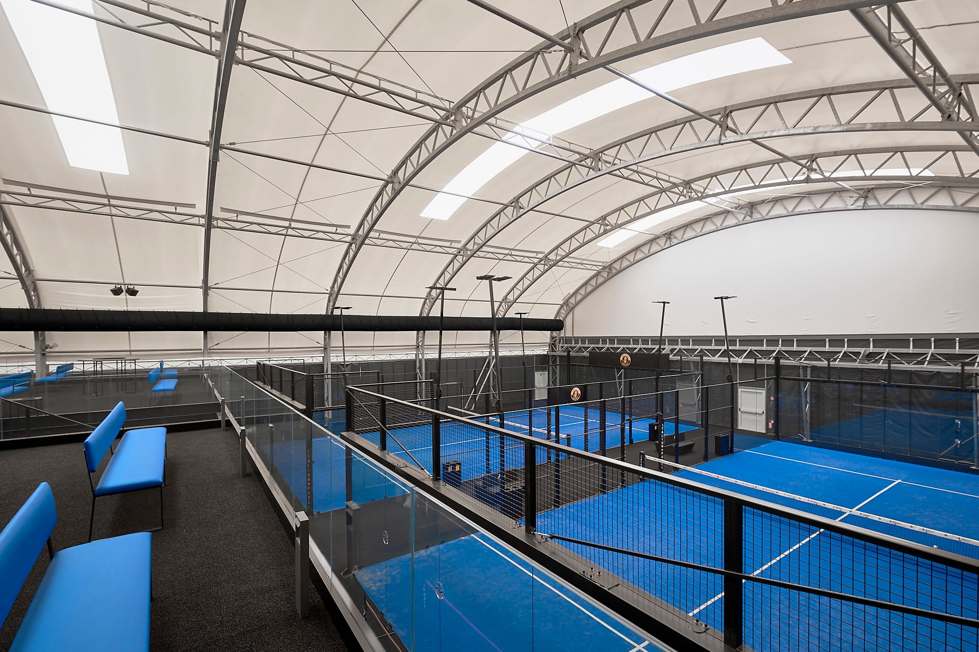 Fotografia di interni: i campi coperti del Padel Club Montale 6 Campi coperti del Padel Club Montale, foto Amius Studio